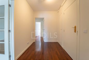 Apartamento T2 renovado para arrendar na Rua São João Bosco