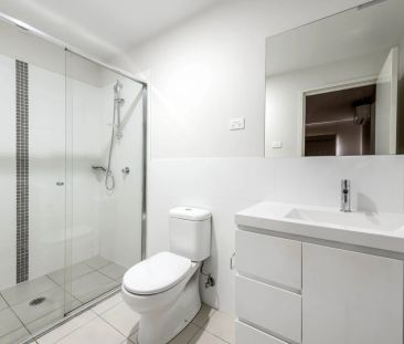 Sunny Top-Floor Apartment with Stunning Brindabella & Stromlo Views - Photo 6