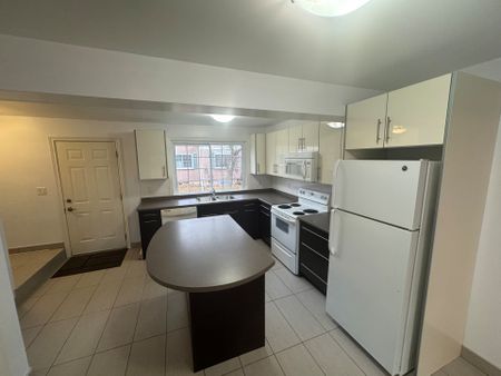 For Lease - 5852 FRONTENAC Street Unit# 8, Niagara Falls, Ontario - Photo 5