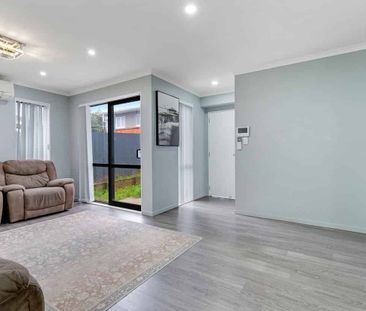 199D Whitney St - Near New- 3 Bedroom Townhouses - Photo 4