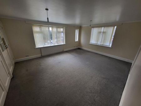 4 bedroom detached house to rent - Photo 2