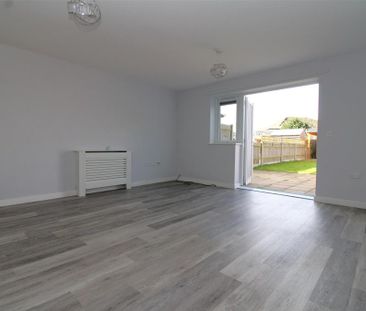 3 bedroom end of terrace house to rent - Photo 1