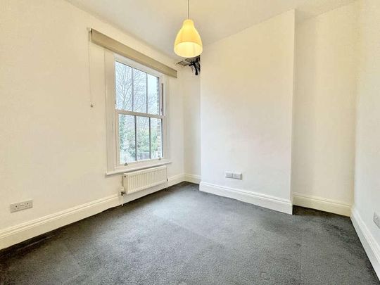 Moselle Avenue, N22 - Photo 1