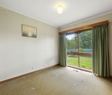 48 Browns Parade, Wendouree - Photo 5