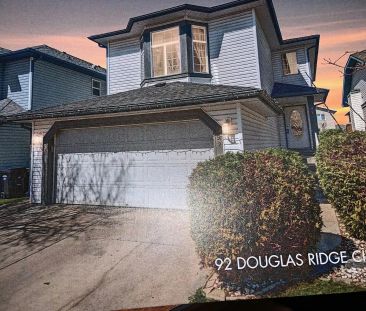 5 bedrooms, 3.5 bath cozy home with double garage. 2 Storey, Moving Nov 1, 2026 — 5 Bedrooms+ Den House - Photo 1