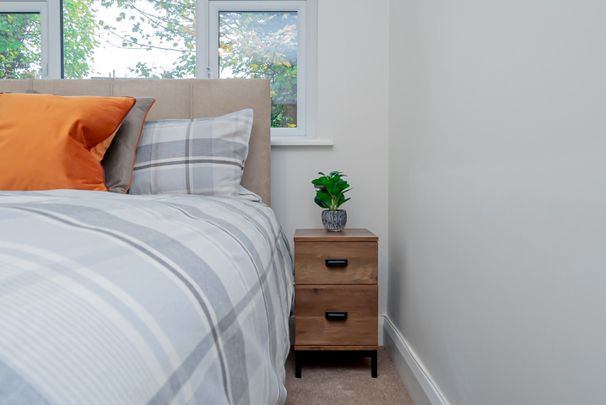 2 Bed Flat, Brighton Road, CR8 - Photo 1