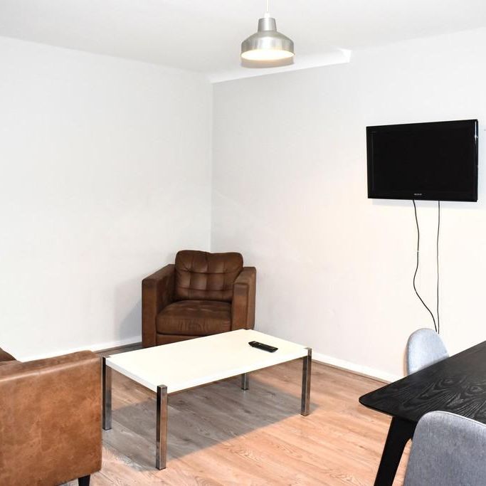 4 bedroom semi-detached house to rent - Photo 1