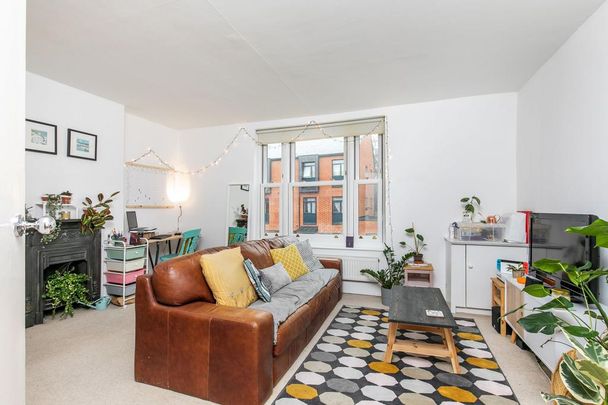 2 bedroom flat to rent - Photo 1