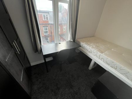 Burley Lodge Terrace, Leeds, LS6 - Photo 5