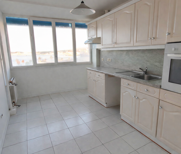 Location Appartement 4 pièces 71m² TOULON 83000 - Photo 2