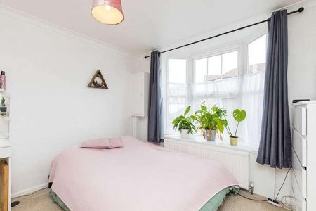 Crawley Road, Horsham, RH12 - Photo 4