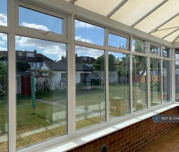 1 bedroom in a house share to rent - Photo 4