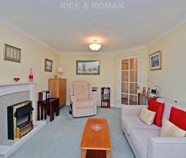 1 Bedroom Apartment, Royston Court – Hinchley Wood - Photo 3