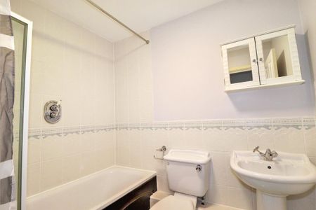 2 bedroom ground floor flat to rent - Photo 2