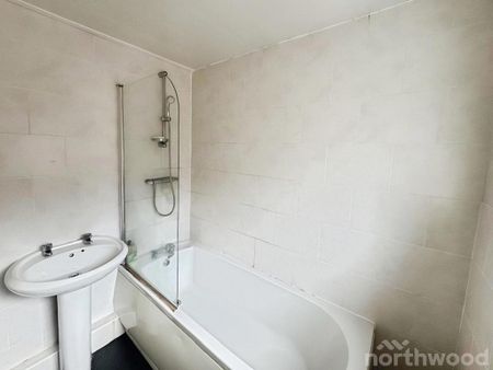 2 bedroom end of terrace house to rent - Photo 4