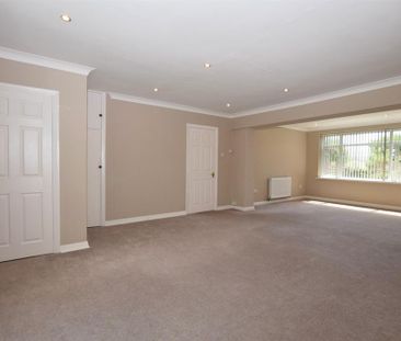 4 bedroom detached house to rent - Photo 2