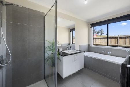 MODERN & STYLISH - Photo 3