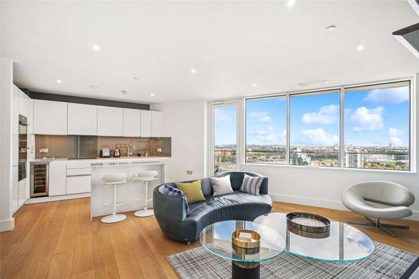 Lombard wharf is a unique development on the Battersea waterfront with stunning views. - Photo 1