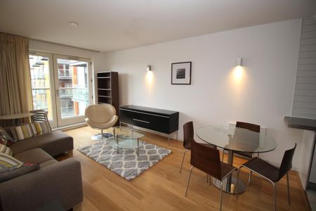 2 bedroom flat to rent - Photo 2