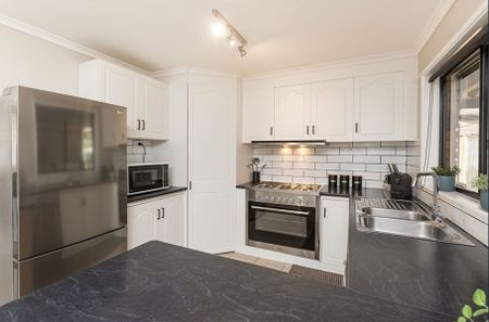 Neat 3 Bedroom Home - Photo 3
