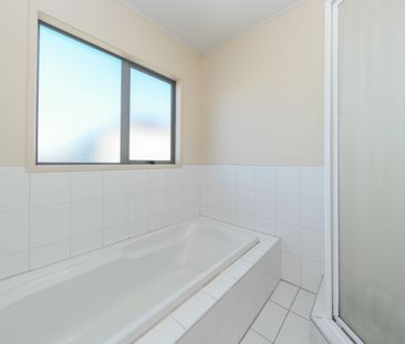 4-BEDROOM IN EAST TAMAKI - Photo 3