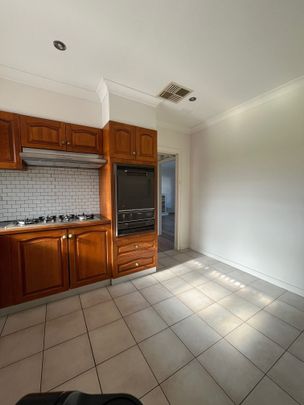 2 Chester Court, Fawkner VIC 3060 - Photo 1