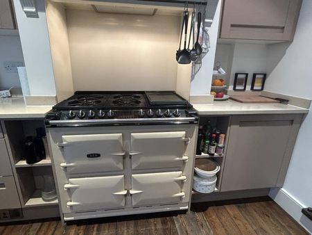 Single room in bright, peaceful, newly decorated home. - Photo 5