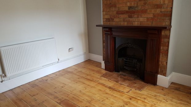 2 bed house to rent in Winchester Street, Taunton - Photo 1