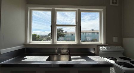 3 Bedrooms Cannons Creek - Photo 2