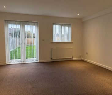 3 bedroom end of terrace house to rent - Photo 2