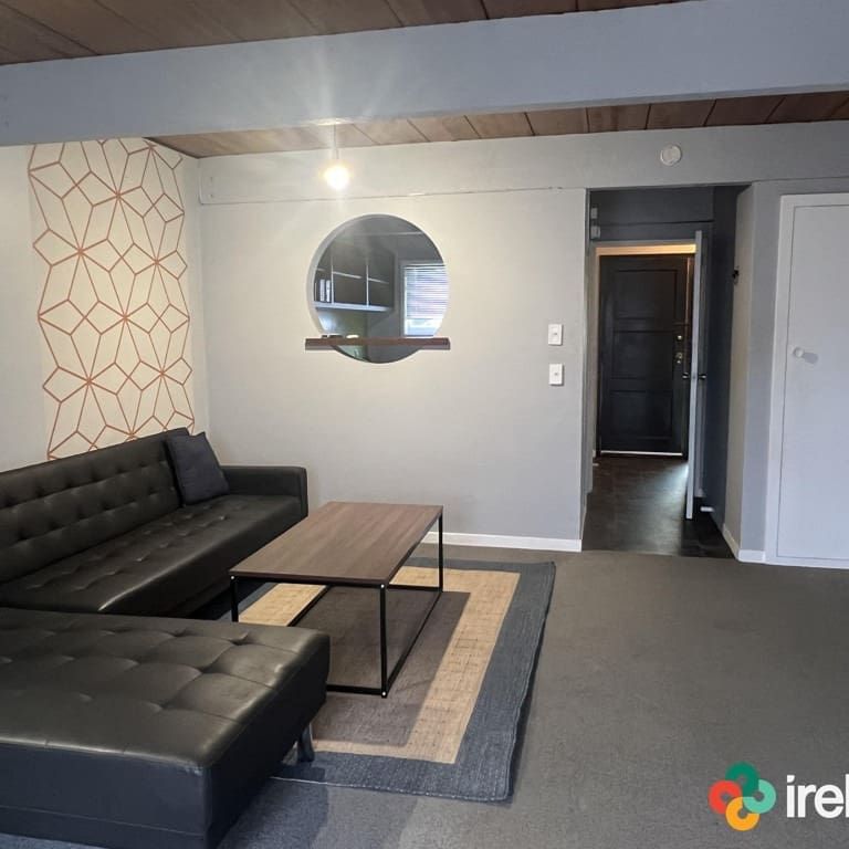 A Stroll to Cafes & Shops - Photo 1