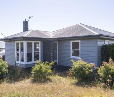 Charming 3-Bedroom, 2-Bathroom Home in the Heart of Devonport - Photo 3