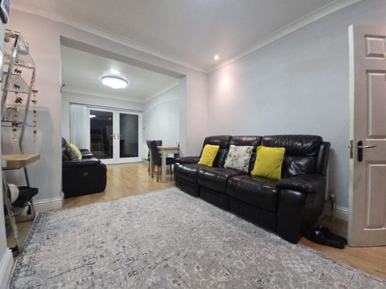 Wimborne Avenue, UB4, Hayes - Photo 1