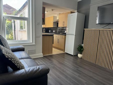 4 bedroom terraced house to rent - Photo 2