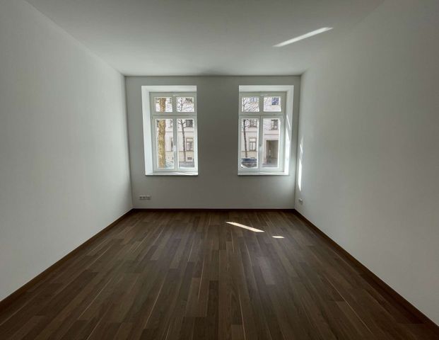 mit 360° Rundgang! Sanierte 2 Zimmer mit Balkon + großer Küche am Brühl! - Foto 1