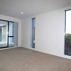 Modern, light and beautifully designed home - Photo 3