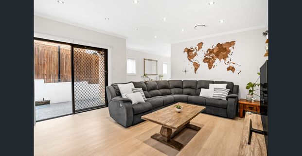 Modern duplex in convenient locale - Photo 1