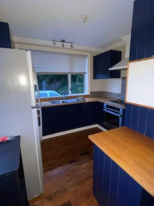 Charming 2BR Home with Deck & Shed! - Photo 1