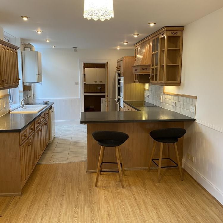 4 bedroom semi-detached house to rent - Photo 1