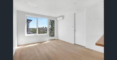 Sun-soaked north-facing 1-bedroom apartment - Photo 3