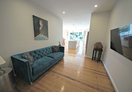 A stunning 5 bedroom, 3 bathrooms furnished family home with views to WOW - Photo 5