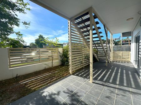 BEACHSIDE LIVING AT ITS BEST - 2 BEDROOM UNIT IN STUNNING ROWES BAY - Photo 4
