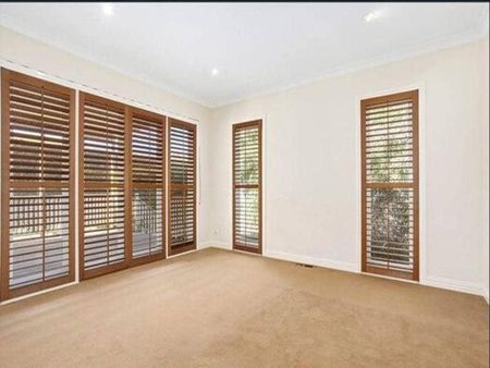 Large 5-bed House only 100m to Bentleigh station and Centre rd cafes! - Photo 2