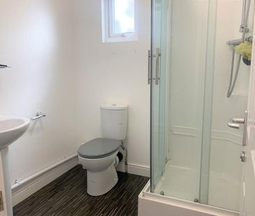 1 bedroom in a house share to rent - Photo 6