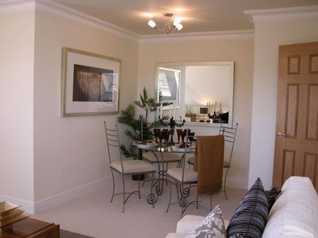 The Lodge, Packhorse Road, Gerrards Cross,SL9 - Photo 3