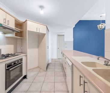 Spacious Family Home in a Prime Location - Photo 2
