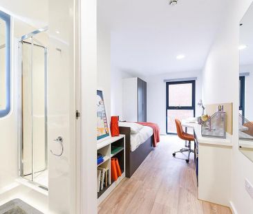 1 bedroom in a flat share to rent - Photo 4