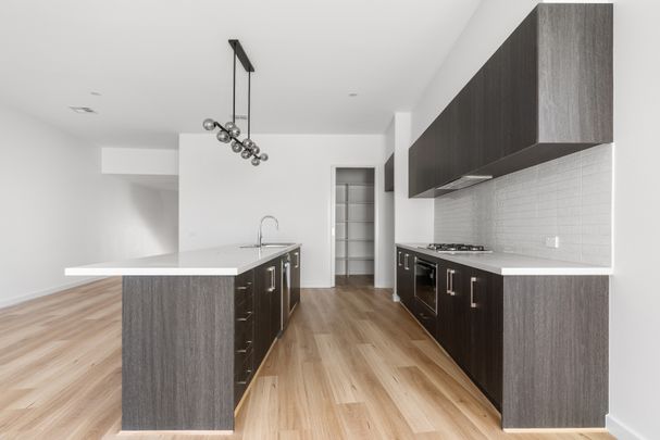 11 Fulton Avenue, Mornington VIC 3931 - House For Rent | Domain - Photo 1