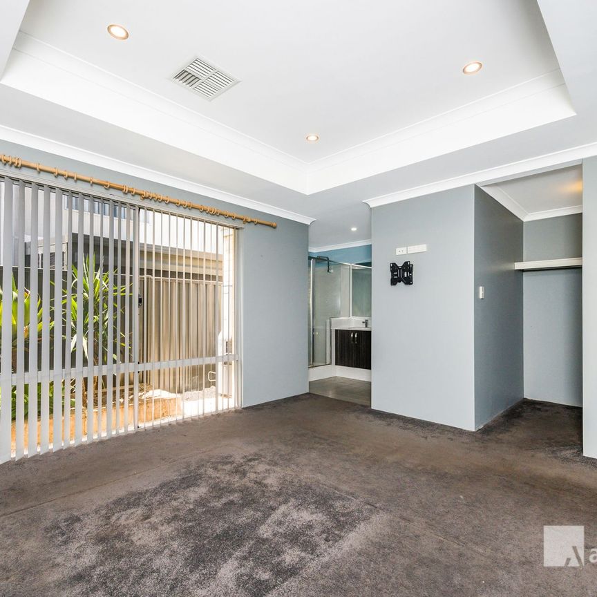 Modern, 3 Bedroom home - Photo 1