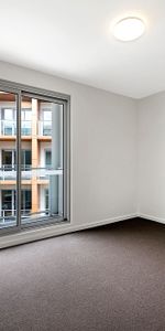 Two bedroom apartment with great views! Storage cage included - Photo 4